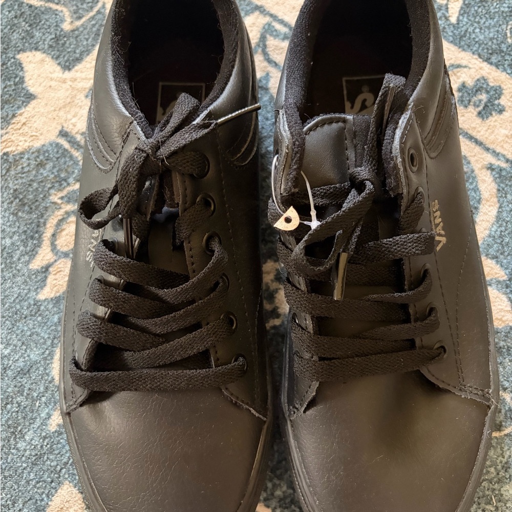 WOMEN'S VANS SELDAN LEATHER SKATE SHOES SIZE 9